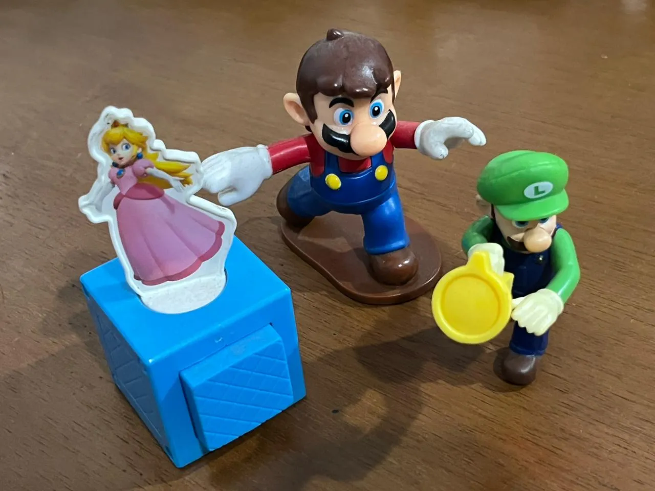 GB/ Thiago fortes Souza /LOTE 3 BONECOS PERSONAGENS NINTENDO 9,00 SEGUIDOS DE 3,00