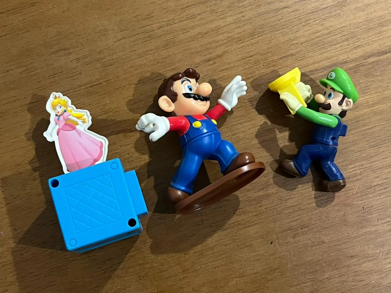 GB/ Thiago fortes Souza /LOTE 3 BONECOS PERSONAGENS NINTENDO 9,00 SEGUIDOS DE 3,00