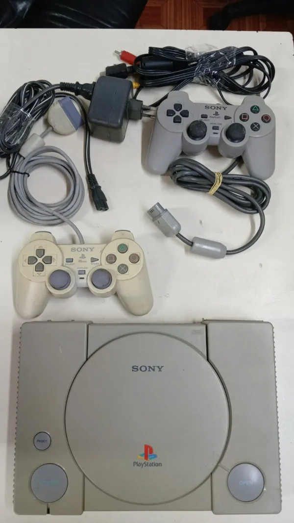 CL/ Felipe Murilo Matos de Souza /PLAYSTATION ONE FAT 239,00 SEGUIDOS 9,00