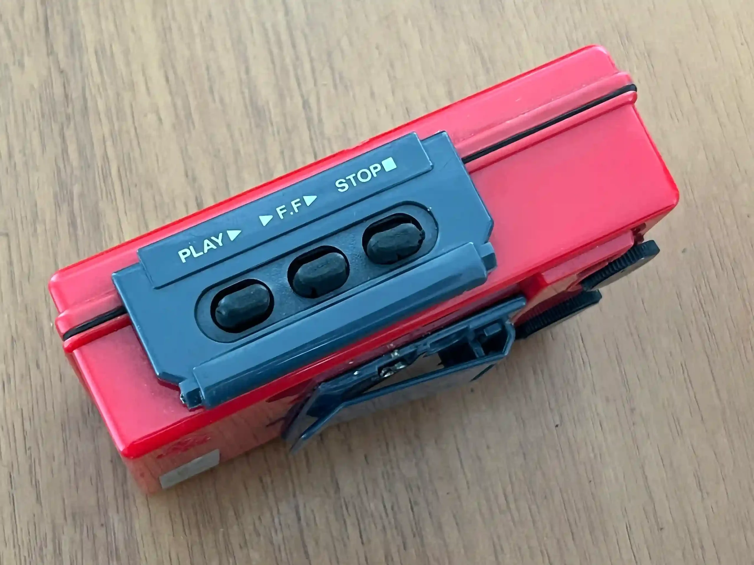 07/ Pinguim /ANTIGO WALKMAN+K7😲 77,00 SEGUIDOS DE 5,00