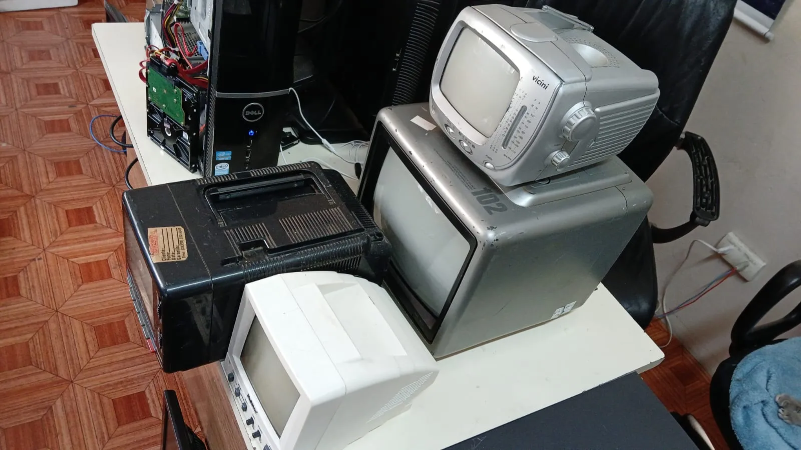 CL/ LOTE DE TELEVISÕES  188,00 SEGUIDOS 9,00