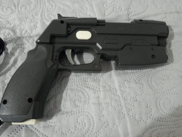 E7/ LEONIR VICENTE JUNIOR /GUNCON 2 NAMCO😲64,00 SEGUIDOS DE 8,00 - Imagem 5