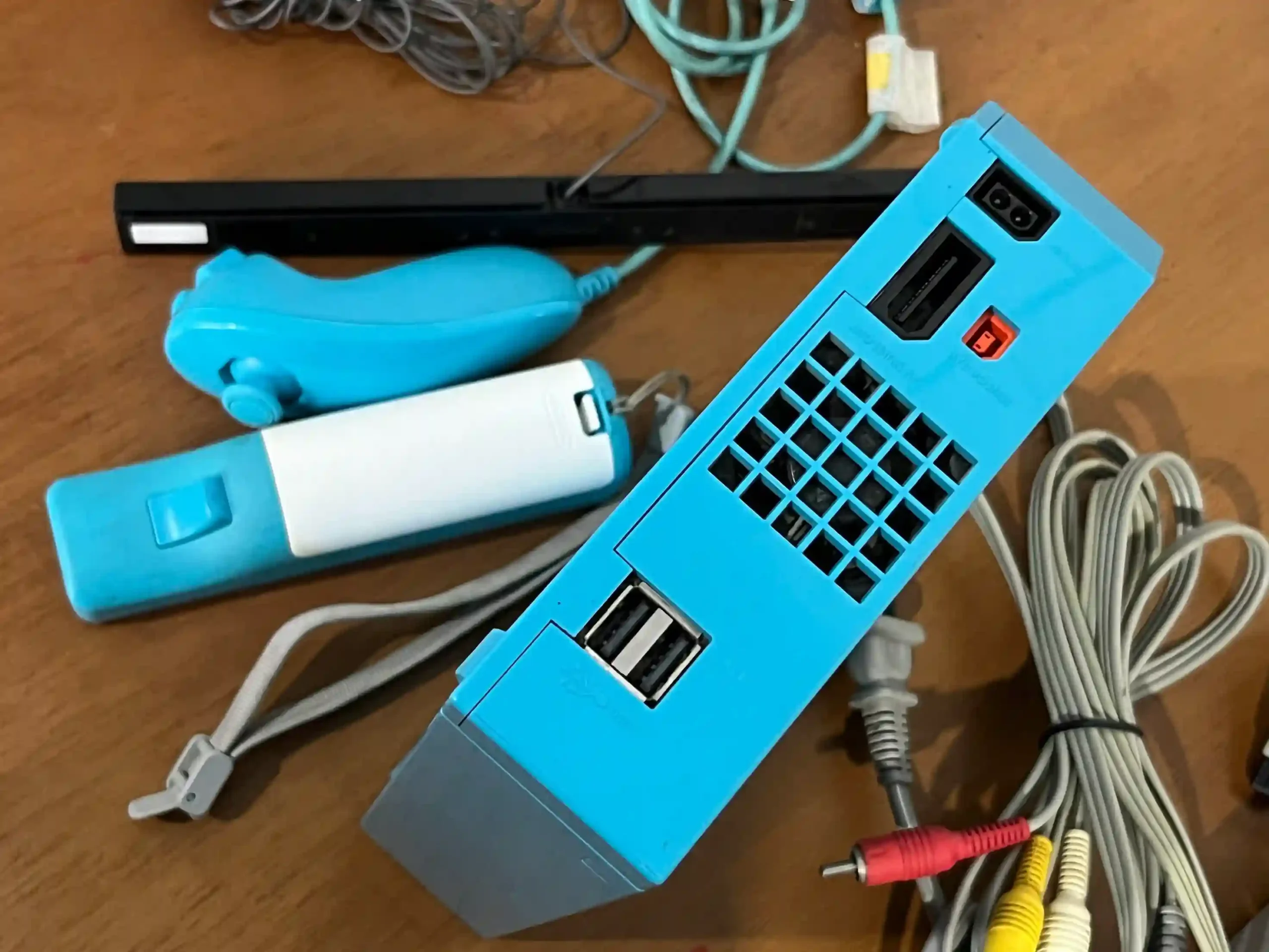 CX/ WII EDIÇÃO NINTENDO BLUE😍258,00 SEGUIDOS DE 50,00 ARREMATE 657,00