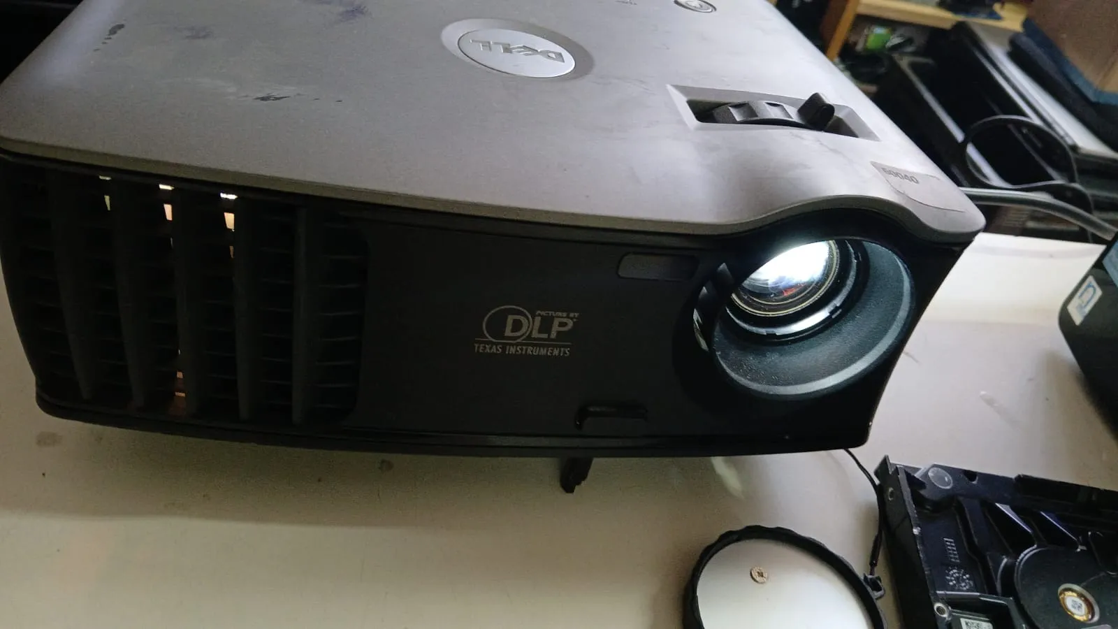 CL/ PROJETOR DELL DLP  218,00 SEGUIDOS 9,00