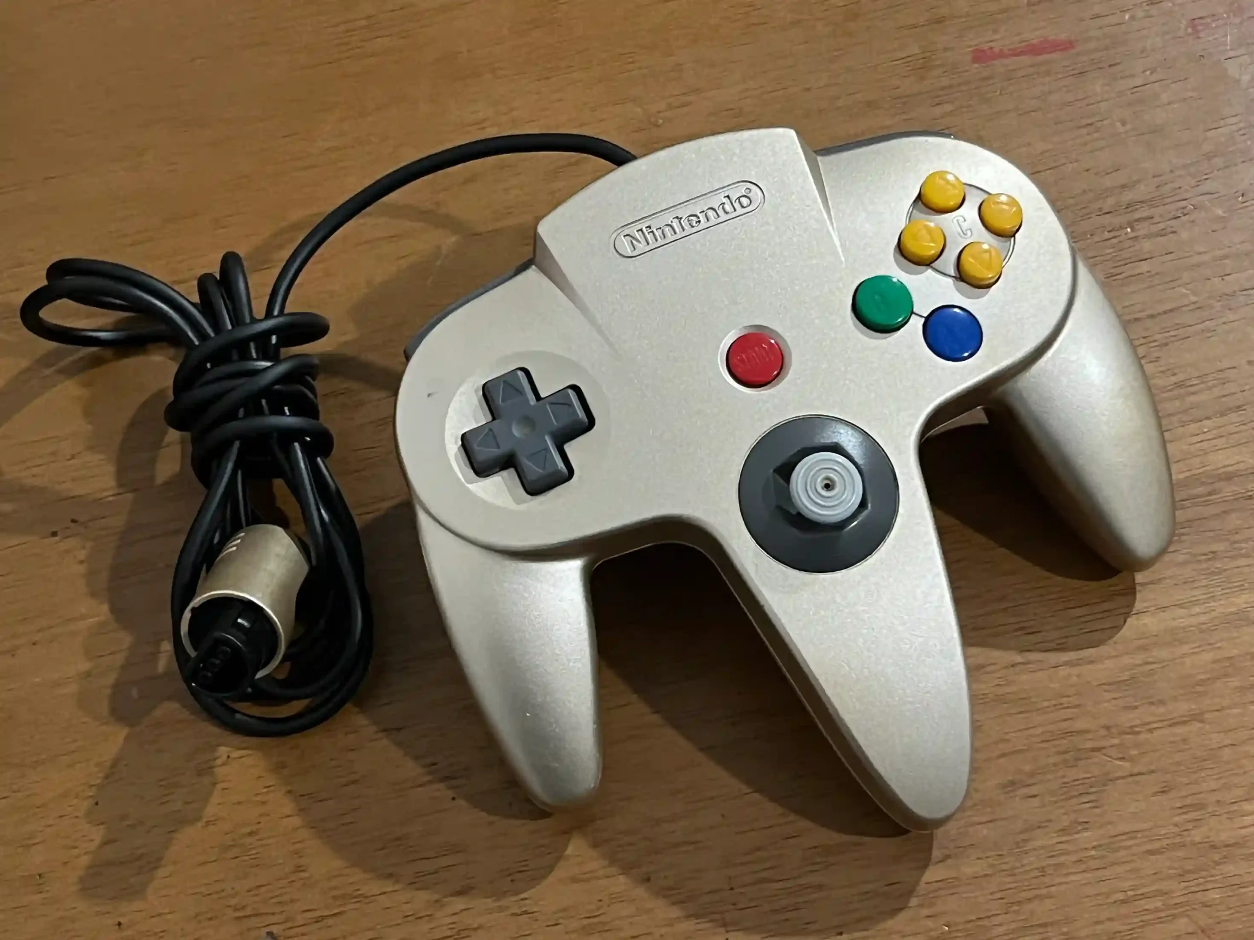 SA/ Felipe Faco /ORIGINAL CONTRO. N64 GOLD😍178,00 SEGUIDOS DE 19,00