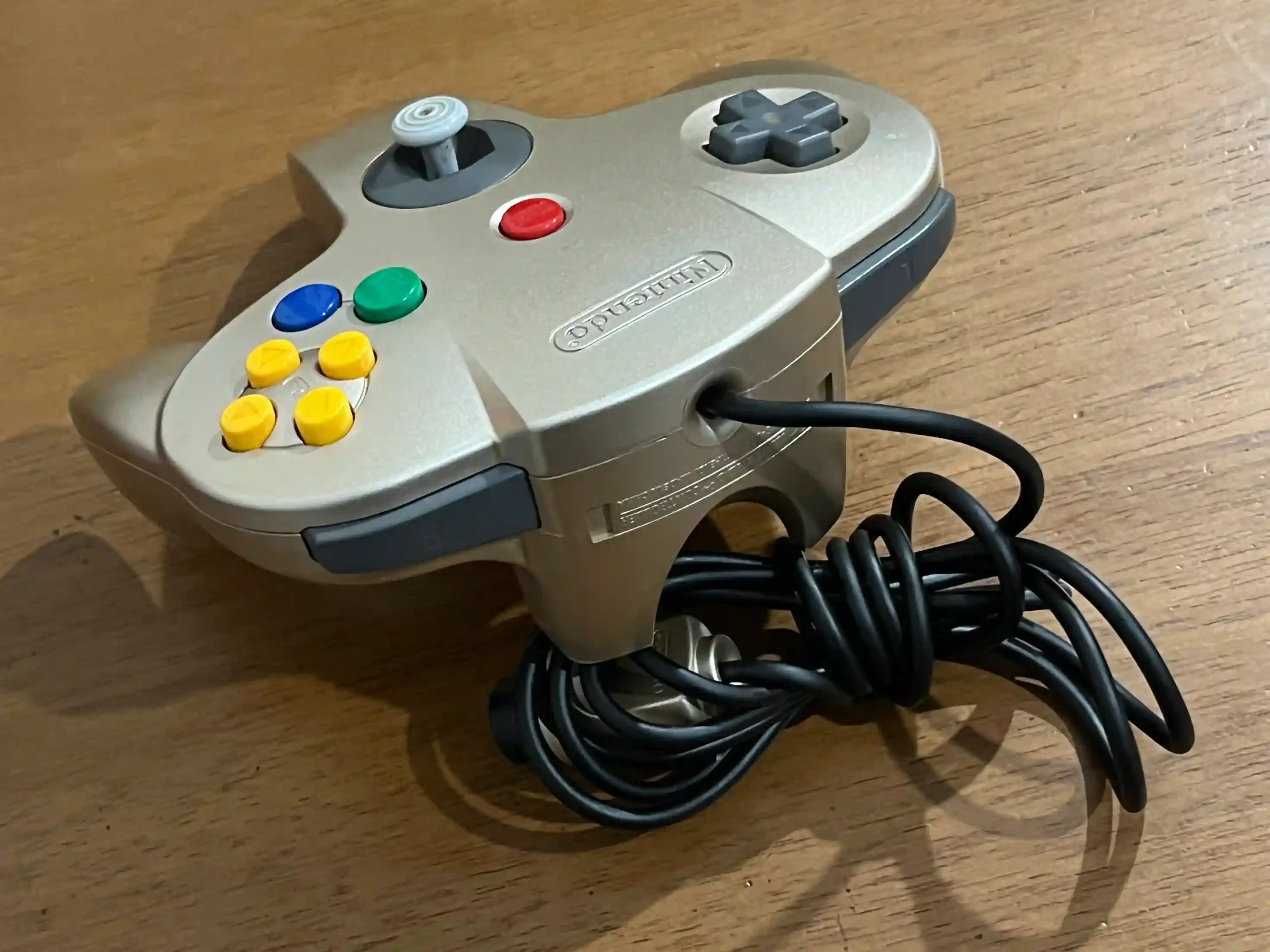 SA/ Felipe Faco /ORIGINAL CONTRO. N64 GOLD😍178,00 SEGUIDOS DE 19,00