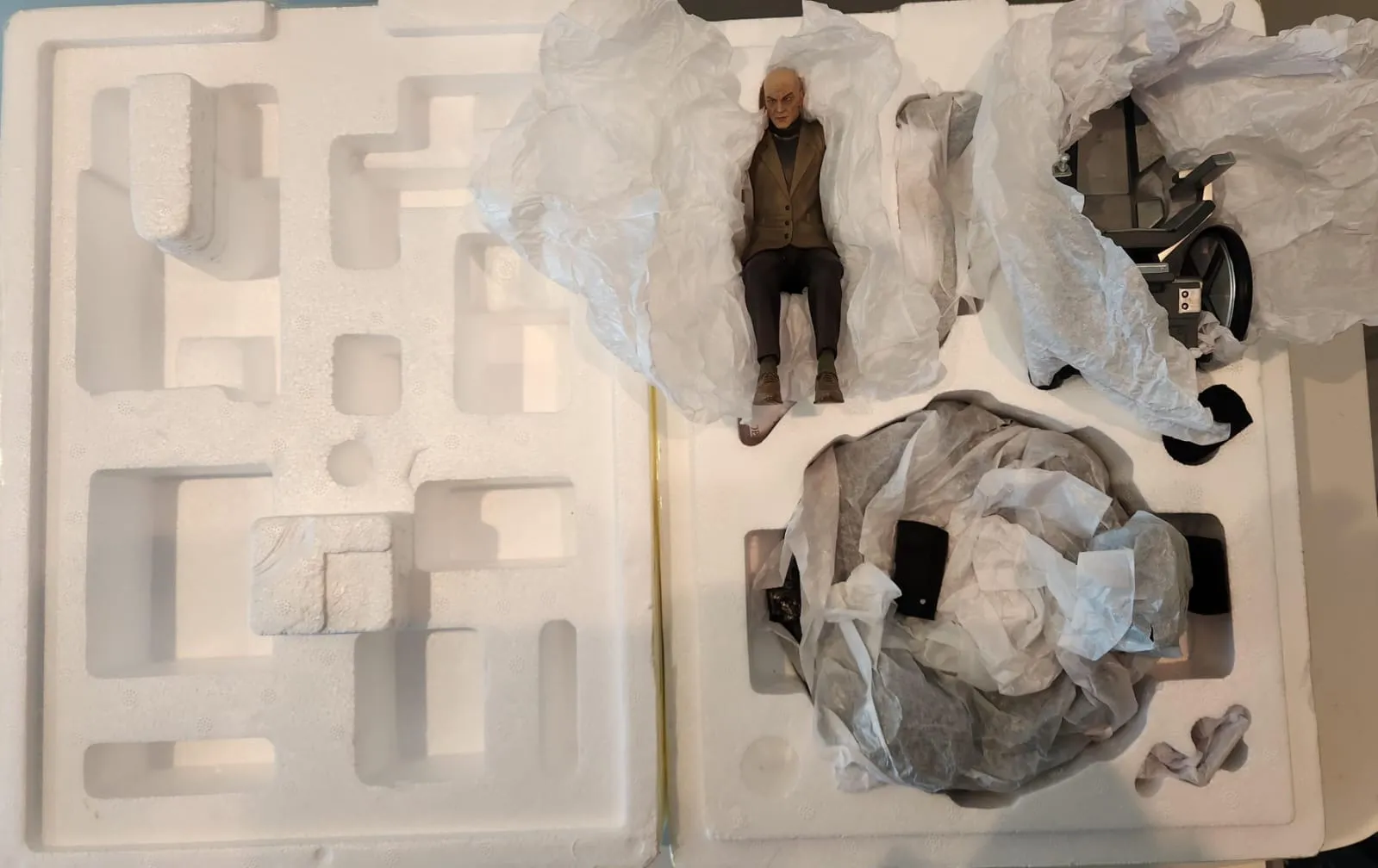 EH/ PROFESSOR XAVIER! DELUXE😲848,00 SEGUIDOS DE 38,00