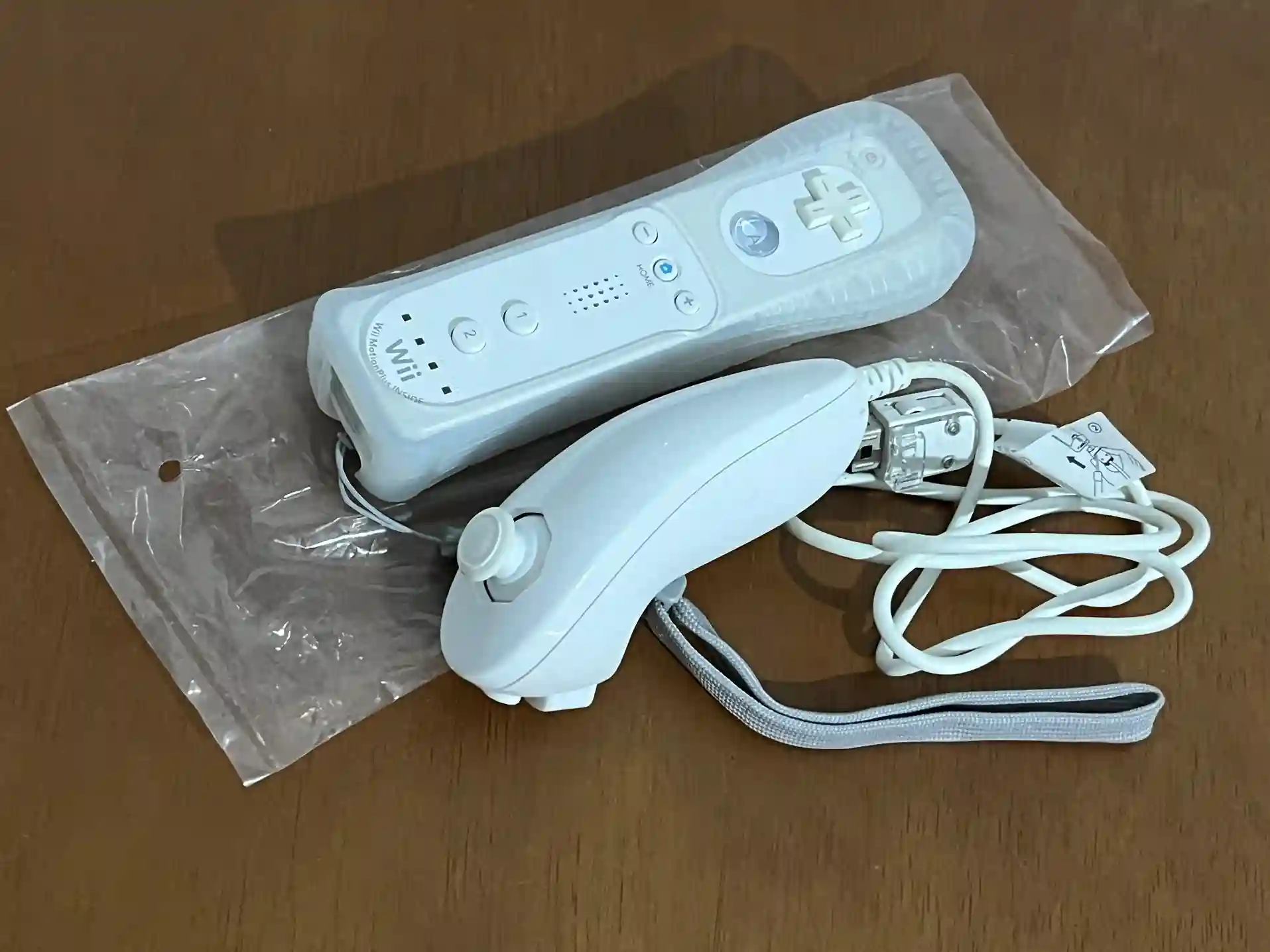RB/ Lucas88 /ORIGINAIS! CONTROLES WII♨️57,00 SEGUIDOS DE 6,00