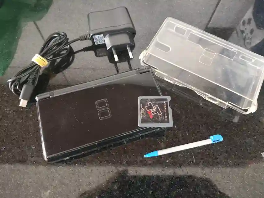 WA/ Evandro ferreira /LINDO NINTENDO BLACK DSLITE😍97,00 SEGUIDOS DE 25,00