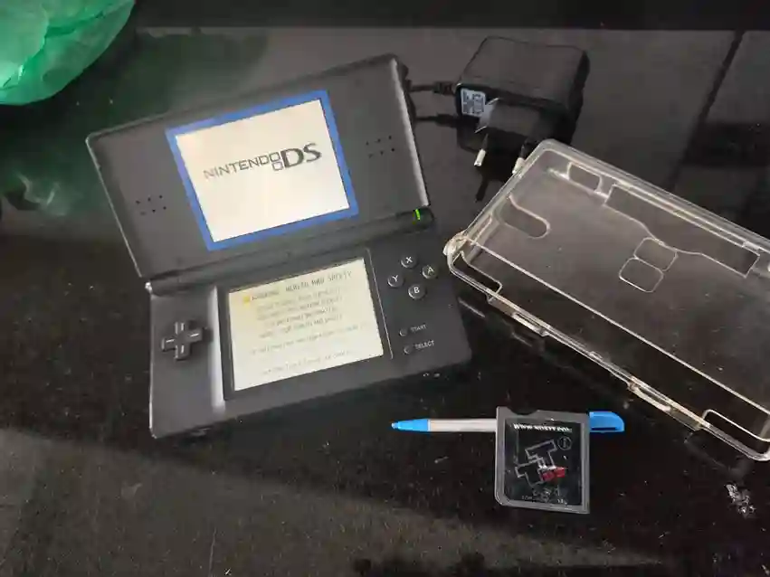 WA/ Evandro ferreira /LINDO NINTENDO BLACK DSLITE😍97,00 SEGUIDOS DE 25,00