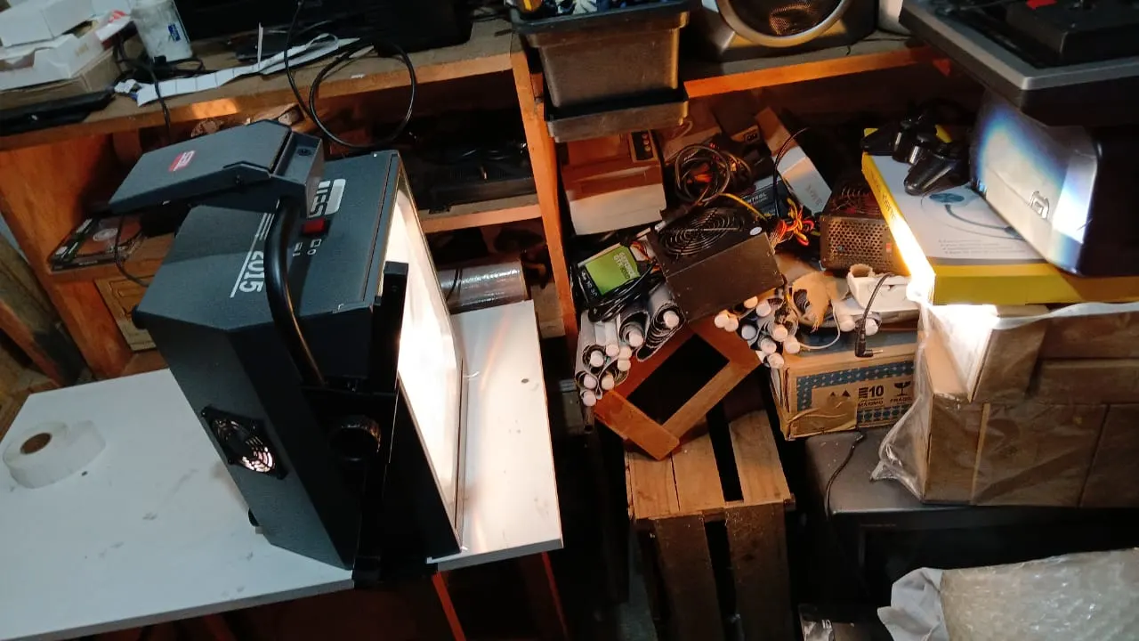 CL/ 😱PROJETOR RETRO🥳 188,00 SEGUIDOS 9,00😲