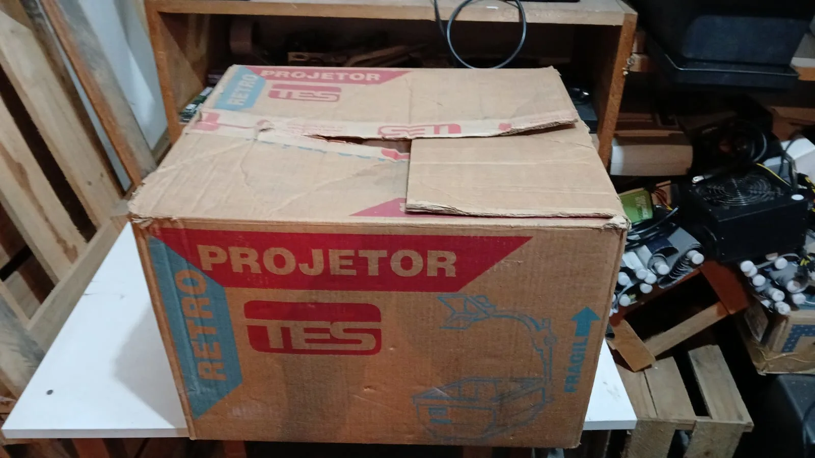 CL/ 😱PROJETOR RETRO🥳 188,00 SEGUIDOS 9,00😲