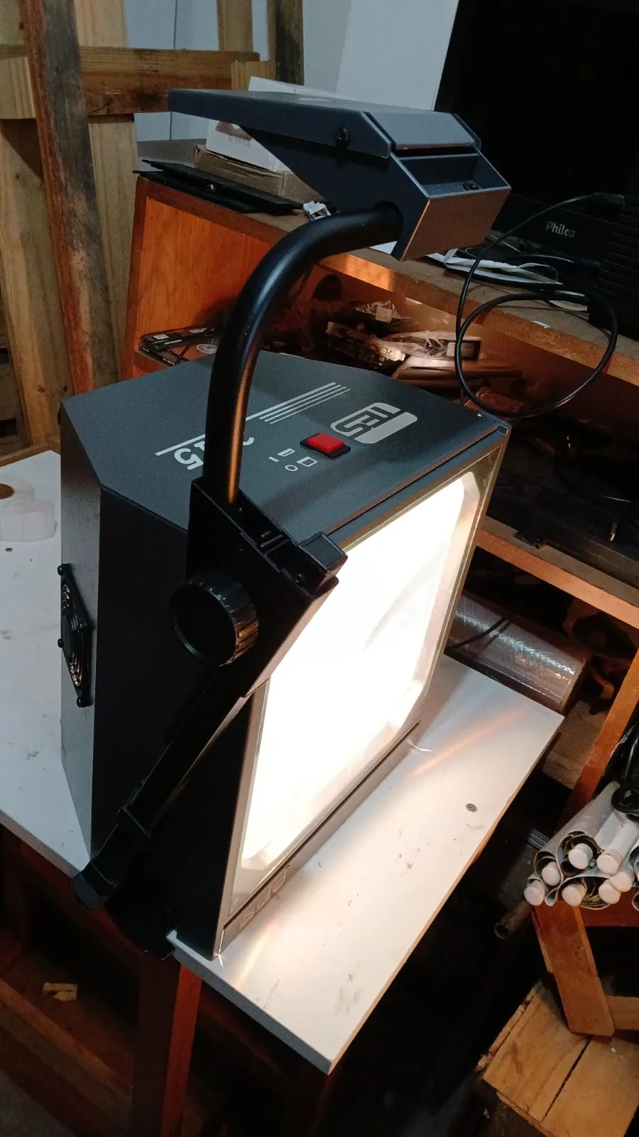 CL/ 😱PROJETOR RETRO🥳 188,00 SEGUIDOS 9,00😲