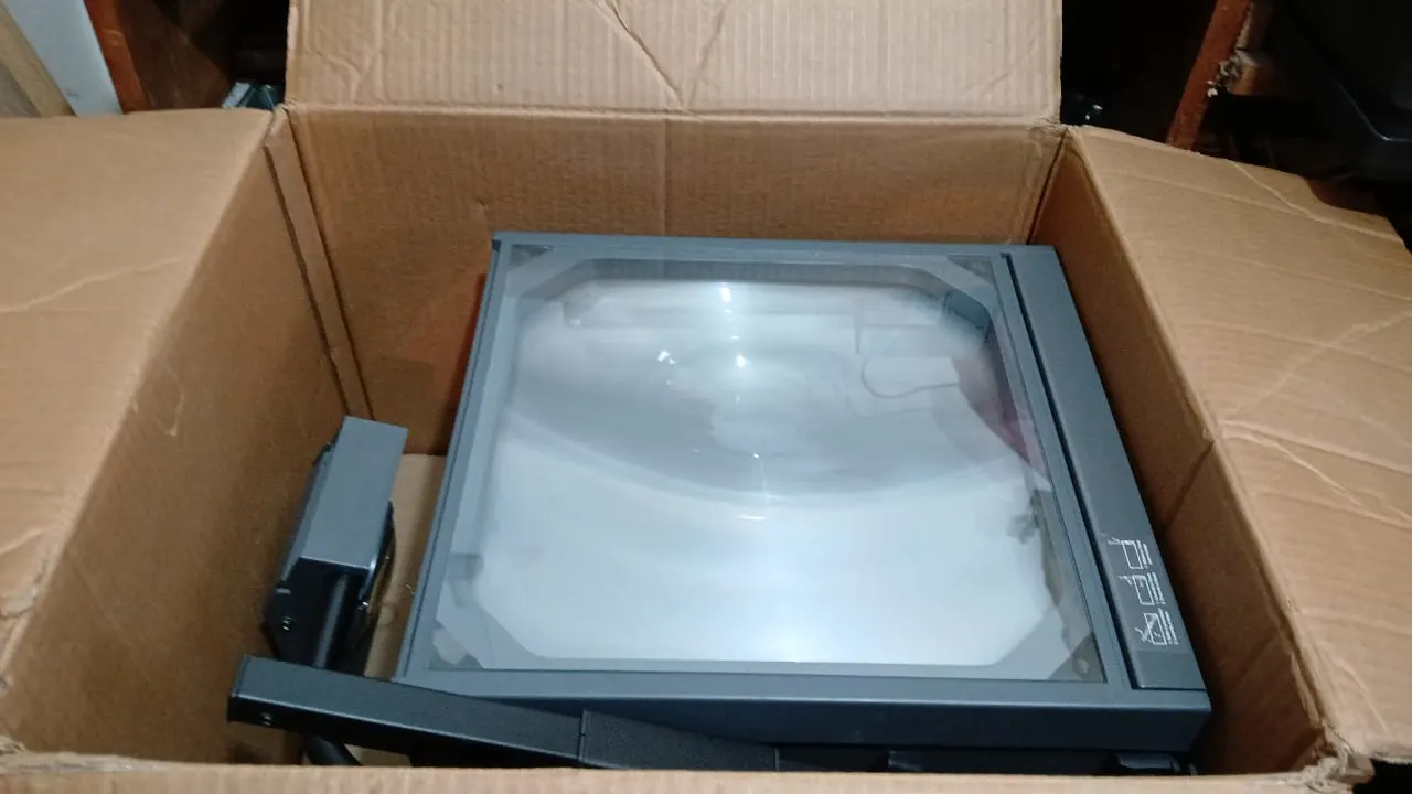 CL/ 😱PROJETOR RETRO🥳 188,00 SEGUIDOS 9,00😲