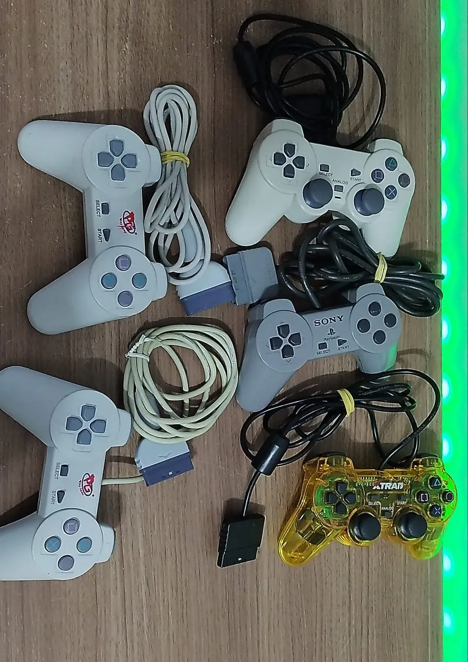 FB/ 5 CONTROLES DE PS1 – 37,00 SEGUIDOS DE 4,00♨️