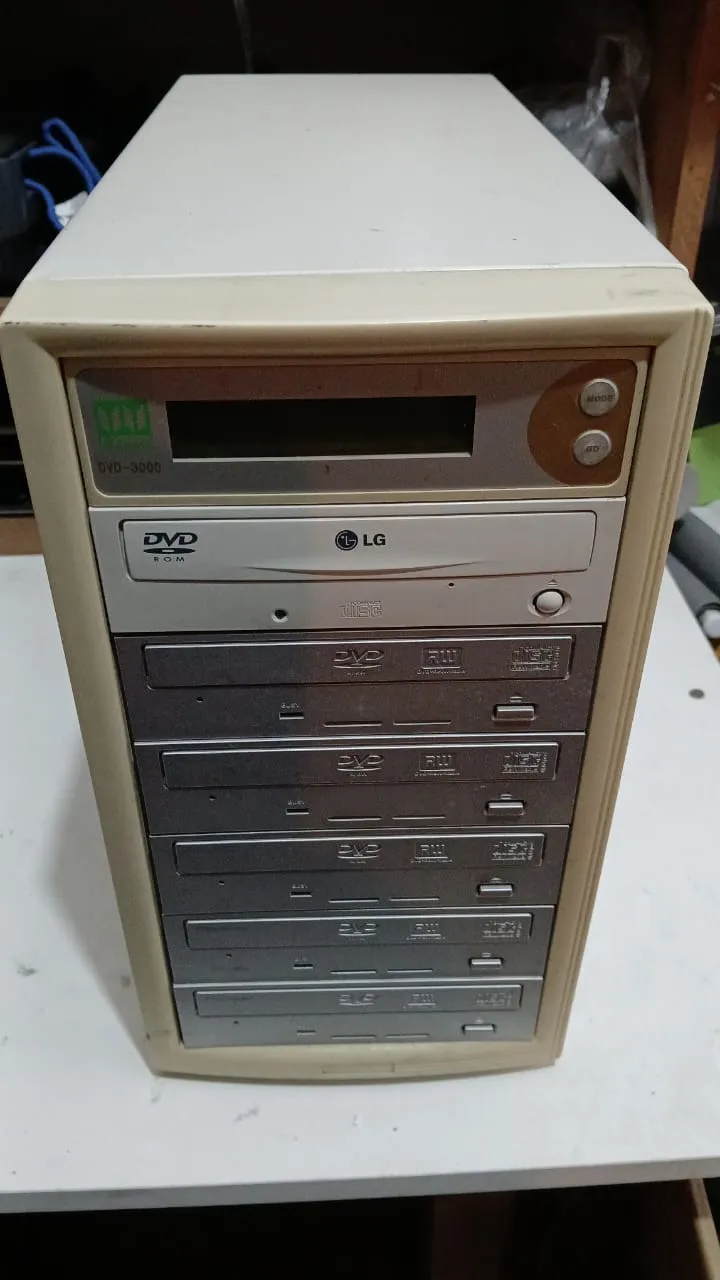 CL/ GRAVADOR AUTOMA./ CDS, DVDs😲83,00 SEGUIDOS DE 20,00