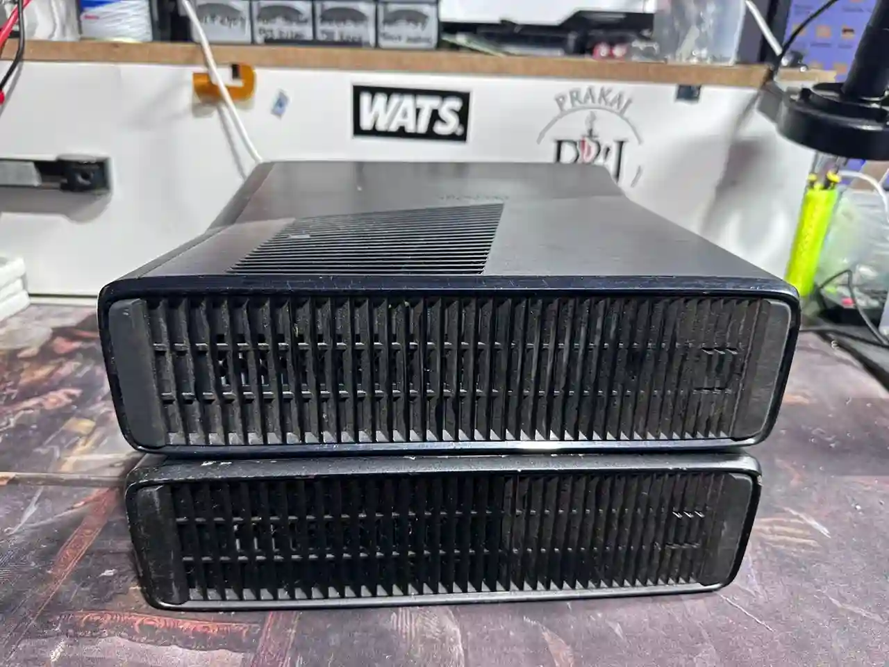 RL/ 2 XBOX 360 PARA RETIRADA DE PEÇAS 50,00 SEGUIDOS DE 5,00