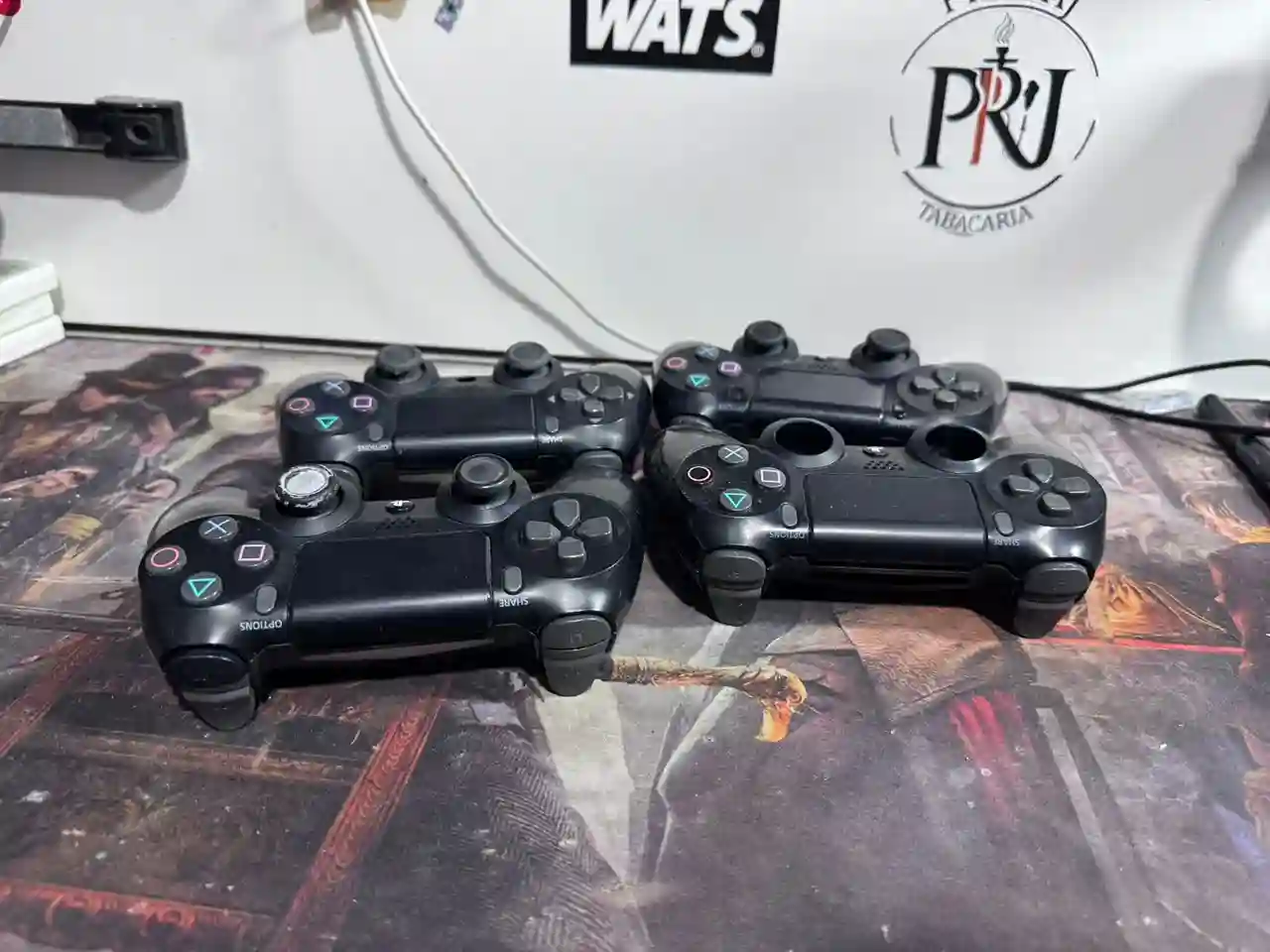 RL/ Matheus fortes /4 CONTROLES PS4 NO ESTADO 43,00 SEGUIDOS DE 6,00