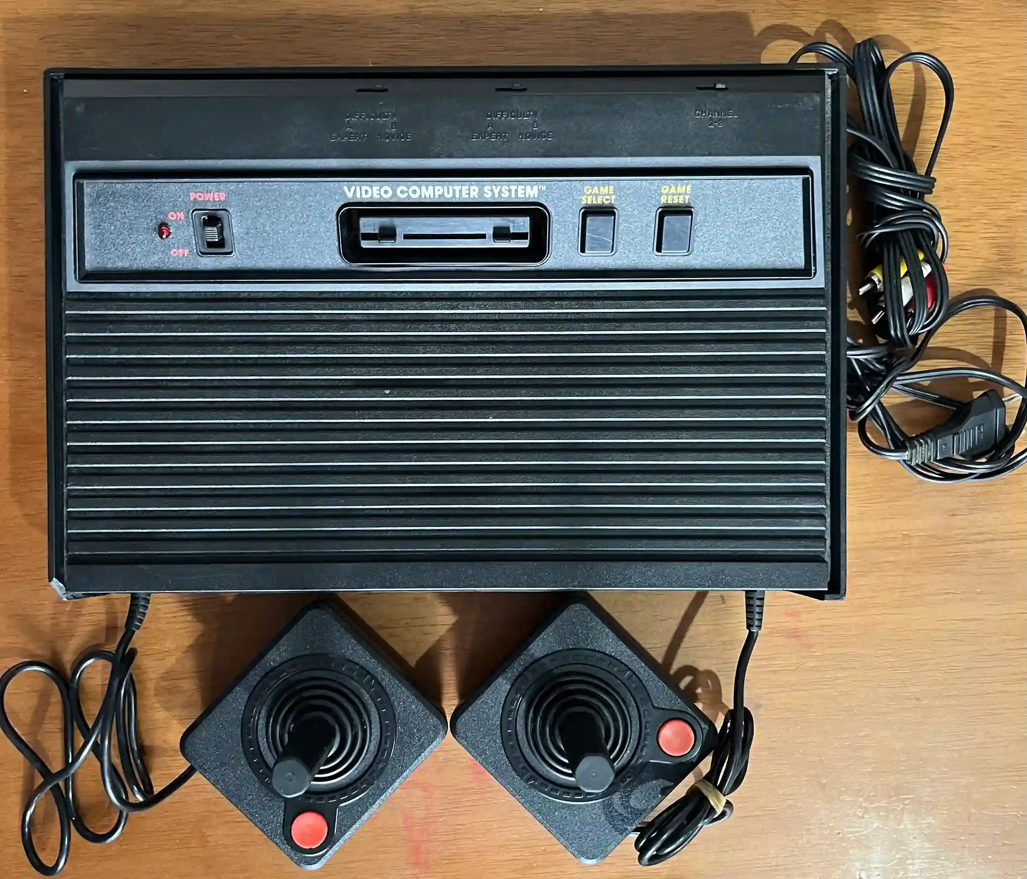 7B/ Junior88 /CONSOLE ATARI MOD AV TOP! 137,00 SEGUIDOS DE 23,00