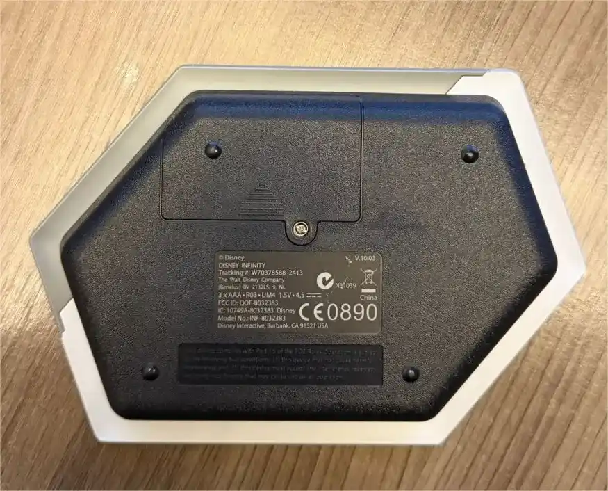 R9/ Alexandre Peres /ORIGINAL BASE DISNEY INFINITY 3DS  31,00 SEGUIDOS DE 5,00