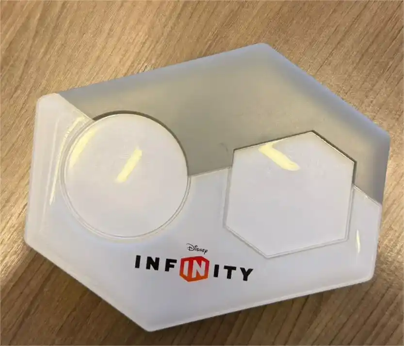 R9/ Alexandre Peres /ORIGINAL BASE DISNEY INFINITY 3DS  31,00 SEGUIDOS DE 5,00