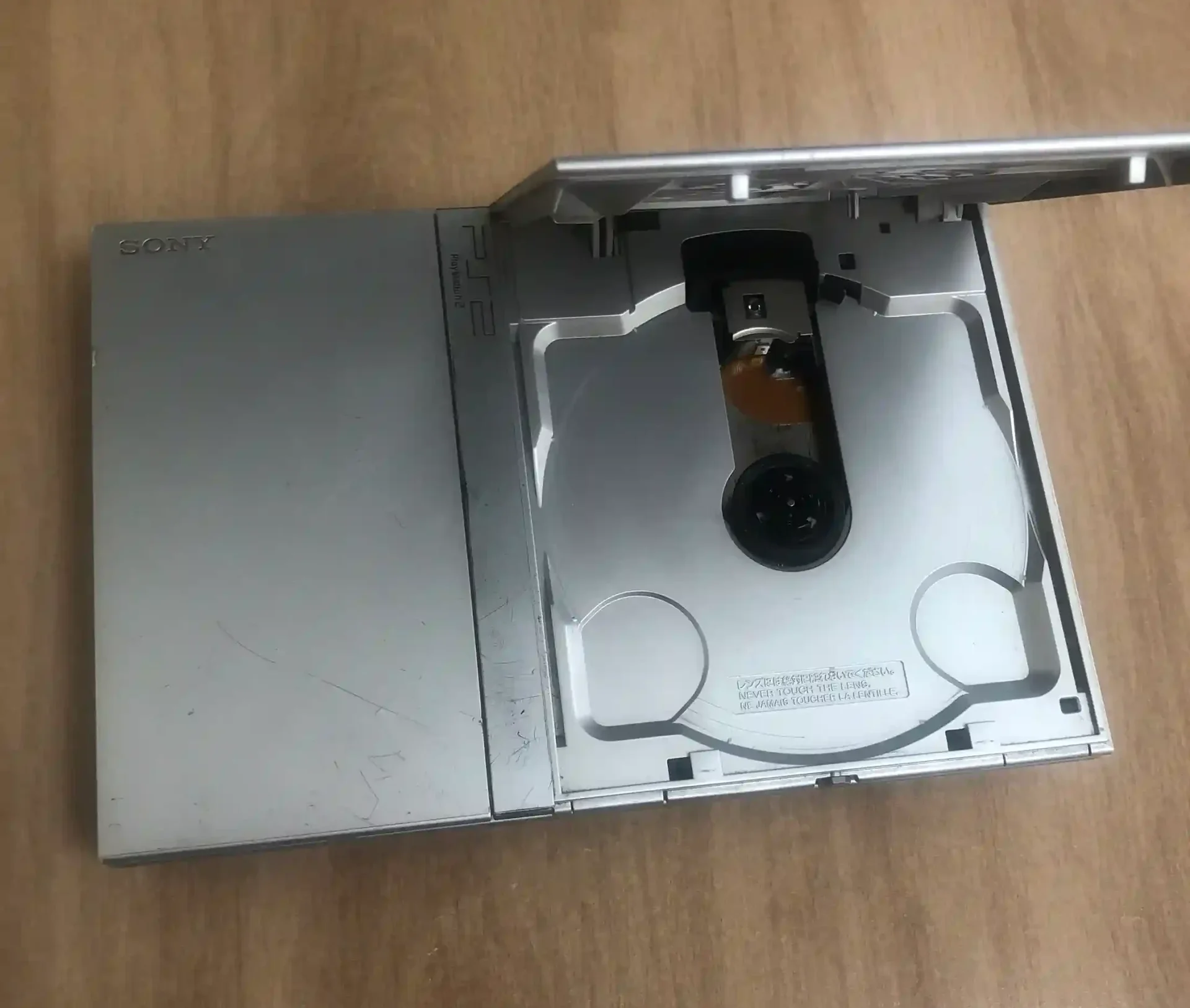 B9/ PLAYSTATION 2 SILVER 💣 89,00 SEGUIDOS DE 23,00