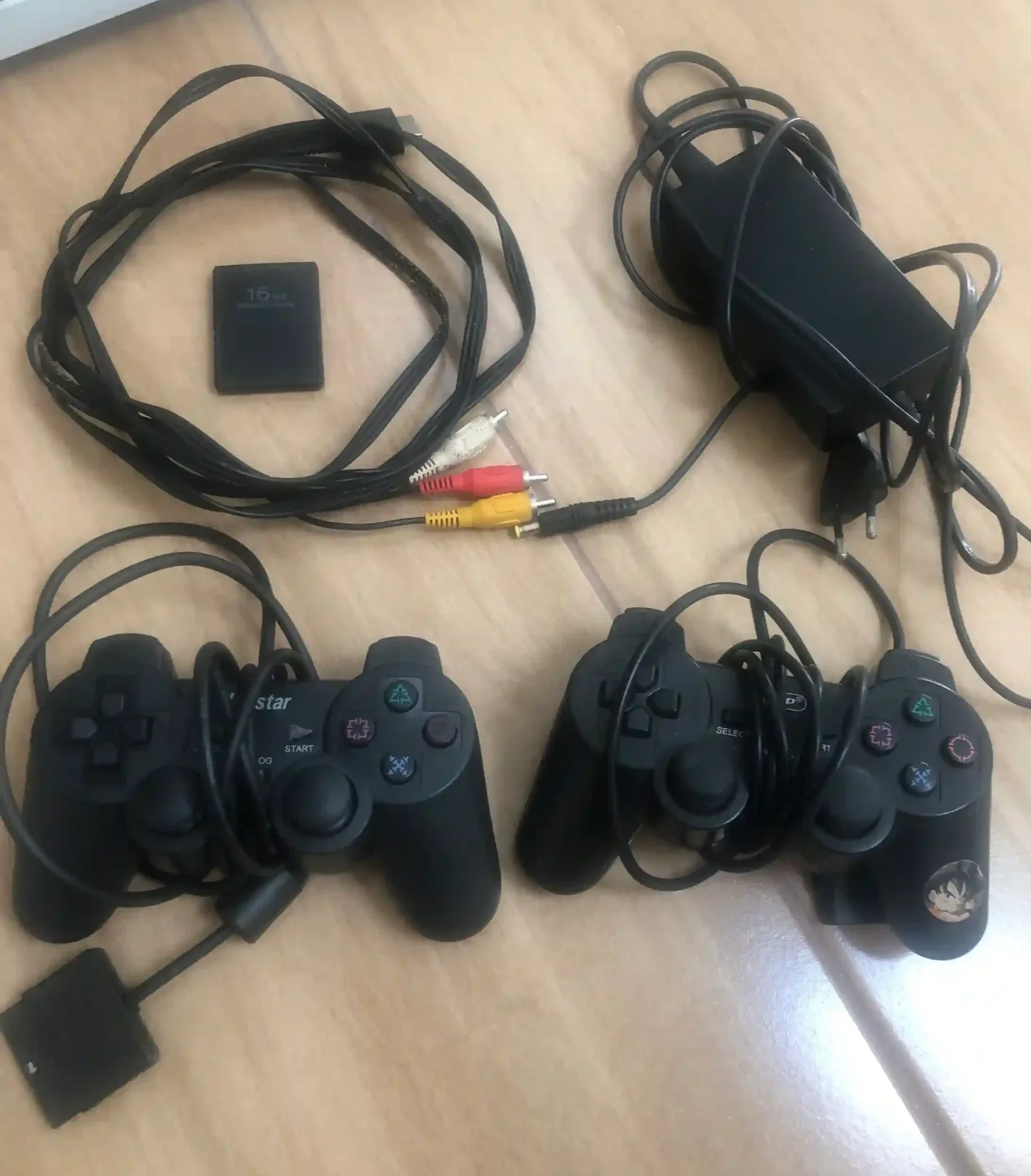 B9/ PLAYSTATION 2 SILVER 💣 89,00 SEGUIDOS DE 23,00