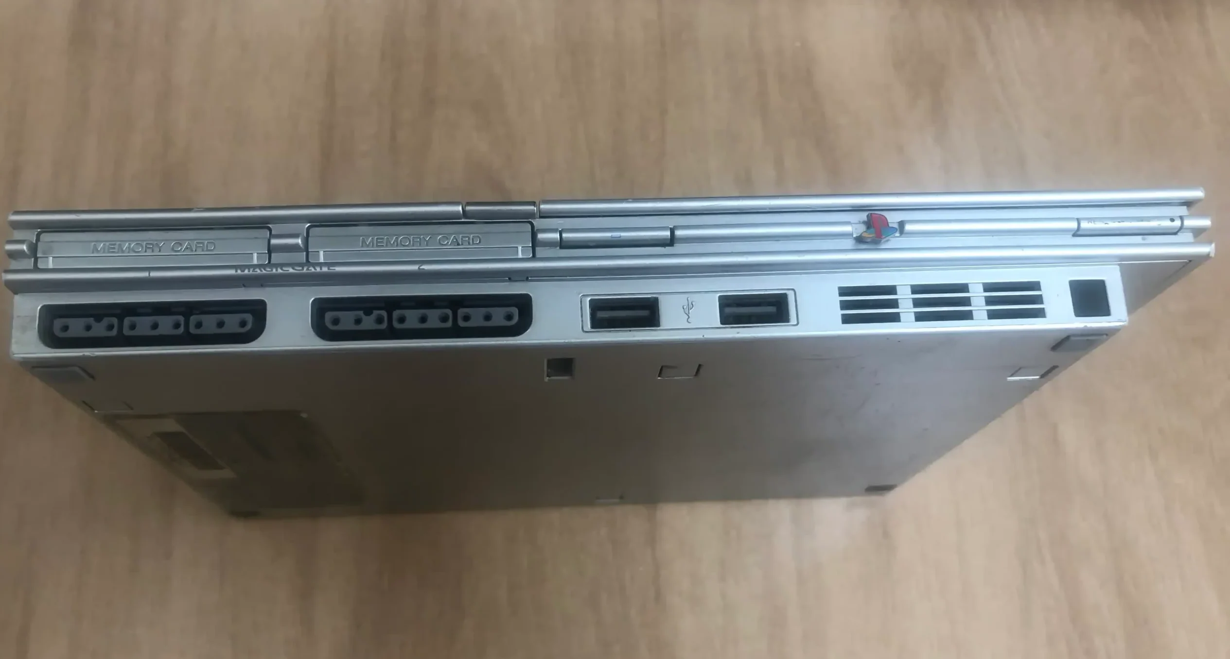 B9/ PLAYSTATION 2 SILVER 💣 89,00 SEGUIDOS DE 23,00