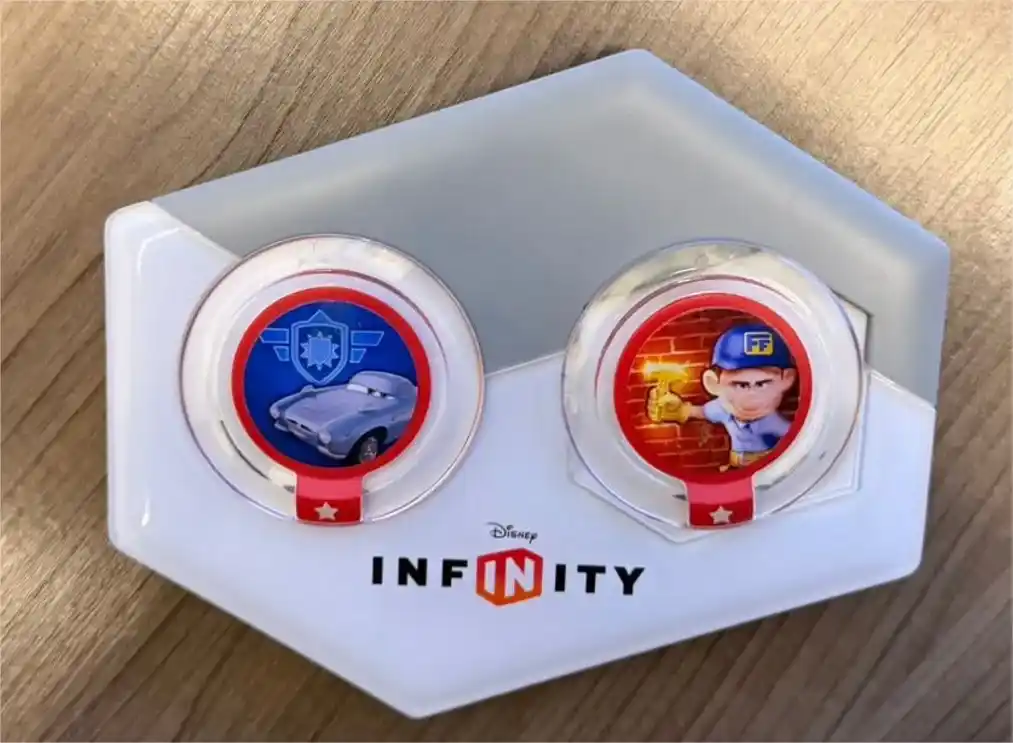 R9/ Alexandre Peres /ORIGINAL BASE DISNEY INFINITY 3DS  31,00 SEGUIDOS DE 5,00