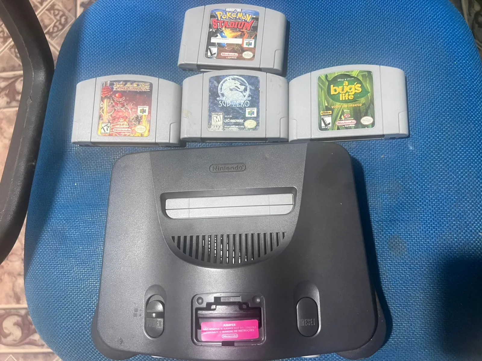 R7/ NINTENDO 64 + 4 JOGOS, 311,00 SEGUIDOS DE 14,00