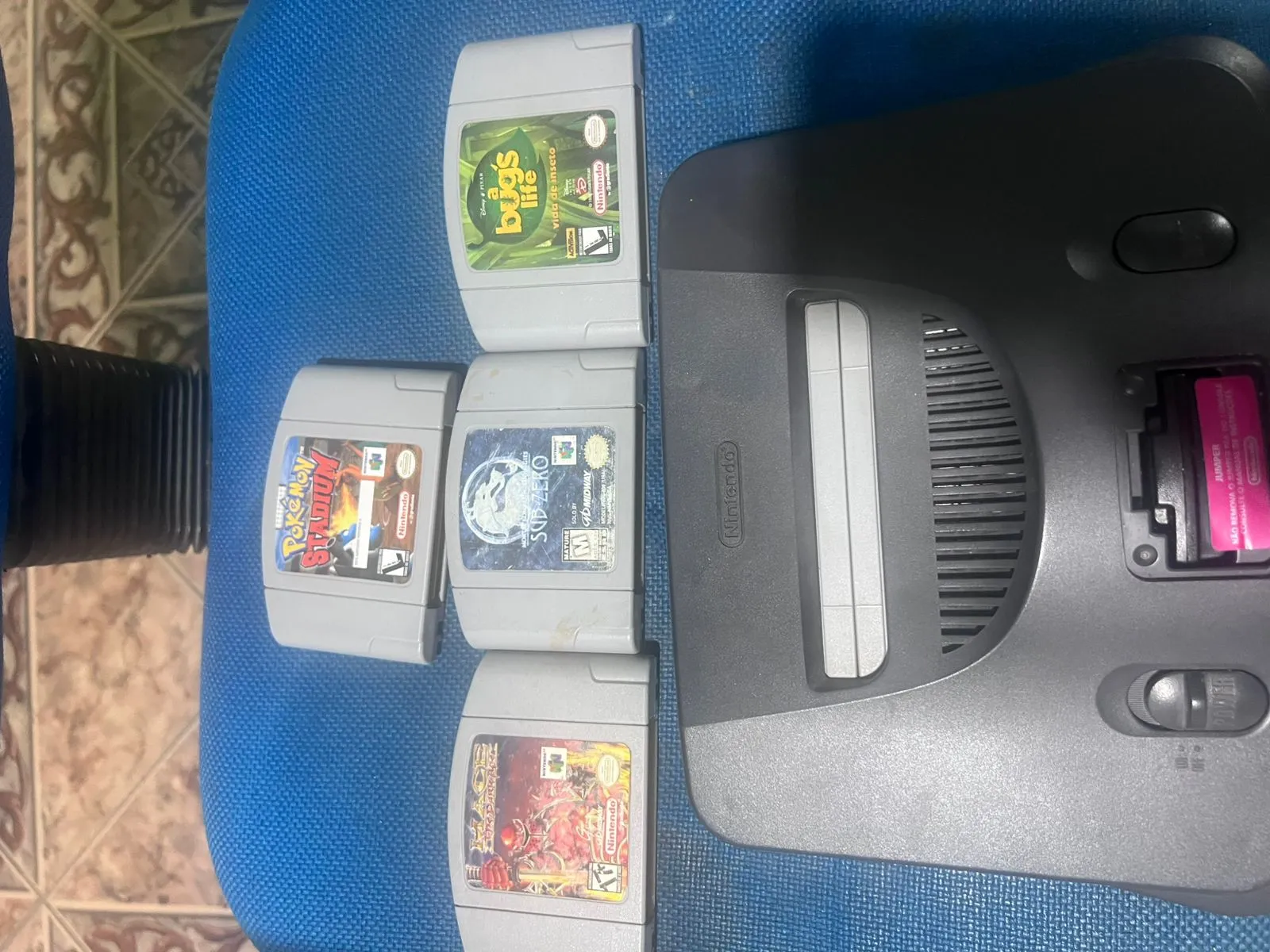 R7/ NINTENDO 64 + 4 JOGOS, 311,00 SEGUIDOS DE 14,00