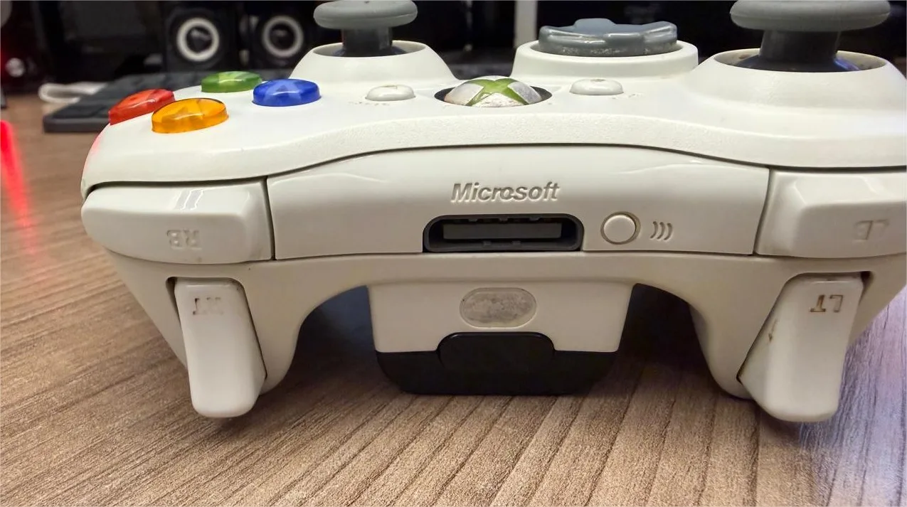 R9/ J*****88 /ORIGINAL CONTROLE BRANCO XBOX 360 😍😍 59,00 SEGUIDOS DE 8,00🚨🚨