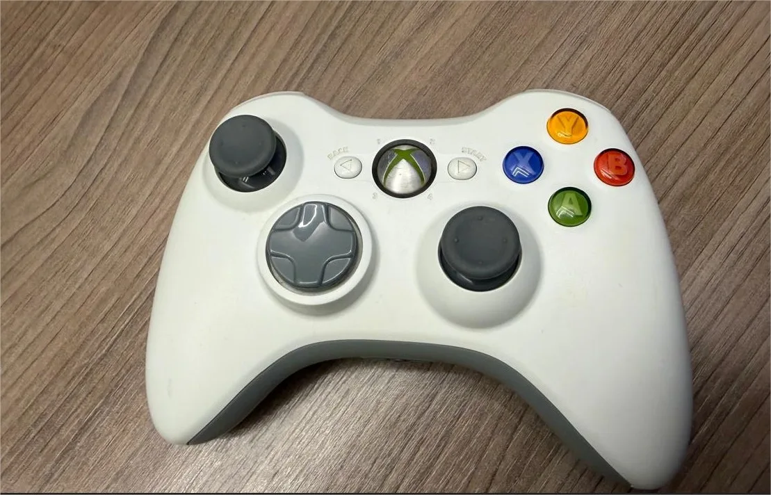 R9/ J*****88 /ORIGINAL CONTROLE BRANCO XBOX 360 😍😍 59,00 SEGUIDOS DE 8,00🚨🚨