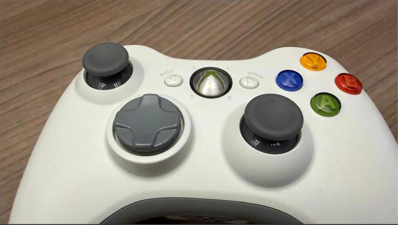 R9/ J*****88 /ORIGINAL CONTROLE BRANCO XBOX 360 😍😍 59,00 SEGUIDOS DE 8,00🚨🚨