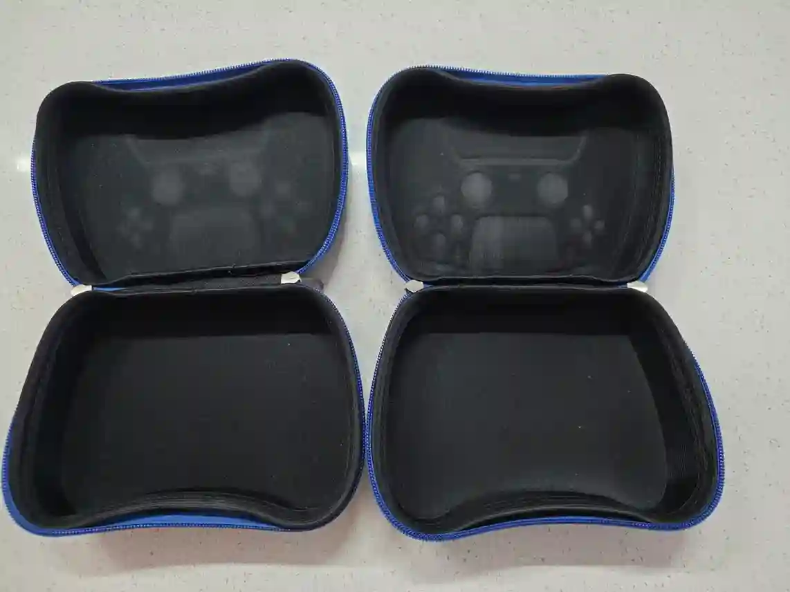 BG/ SÃO 2 CASES PARA CONTROLES!  47,00 SEGUIDOS DE 5,00