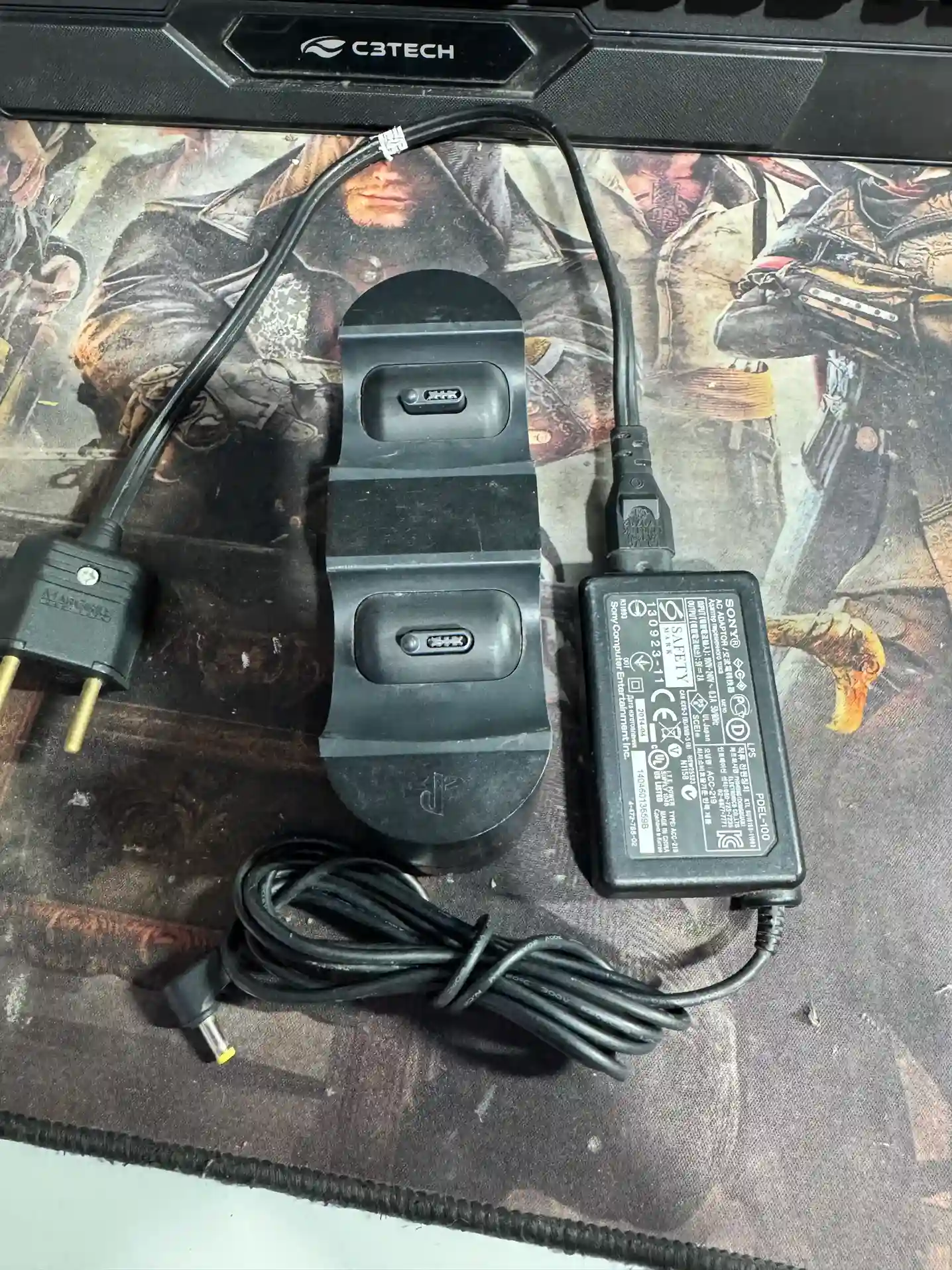 RL/ EDU997/ LINDO DOCK ORIGINAL PARA CONTROLES PS4 41,00 SEGUIDOS DE 12,00