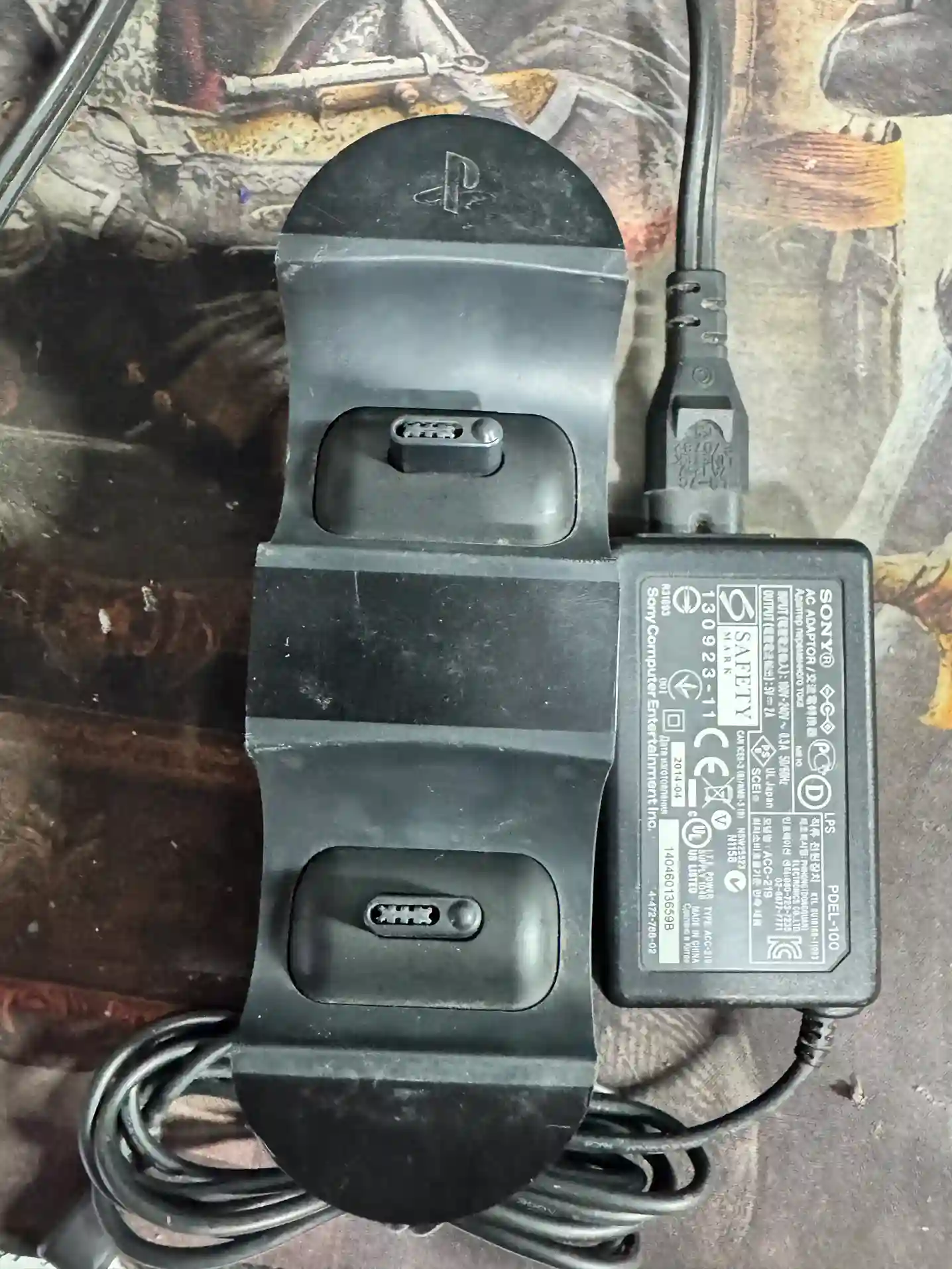 RL/ EDU997/ LINDO DOCK ORIGINAL PARA CONTROLES PS4 41,00 SEGUIDOS DE 12,00