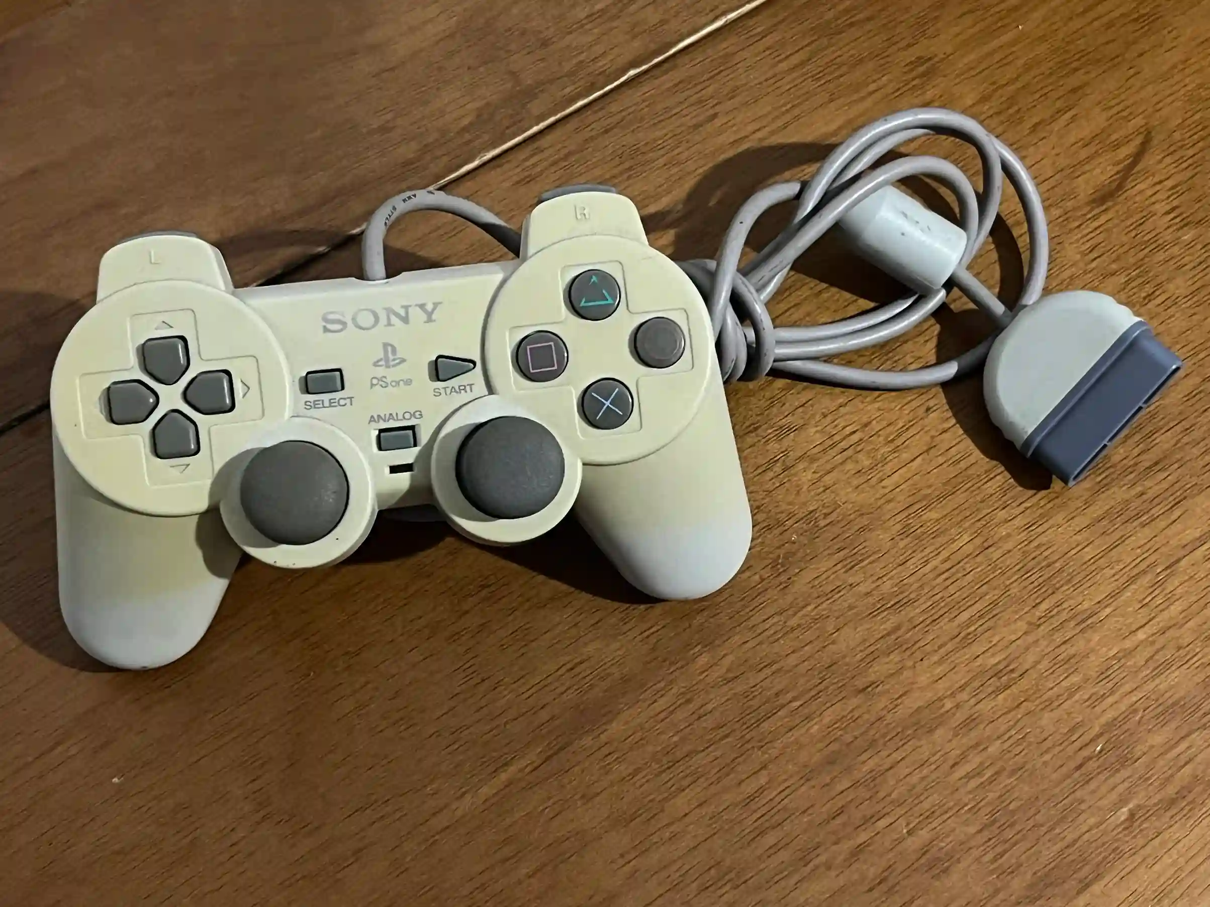 CX/ Junior88 /ORIGINAL PARA CONTROLE PS1. 57,00 SEGUIDOS DE 12,00