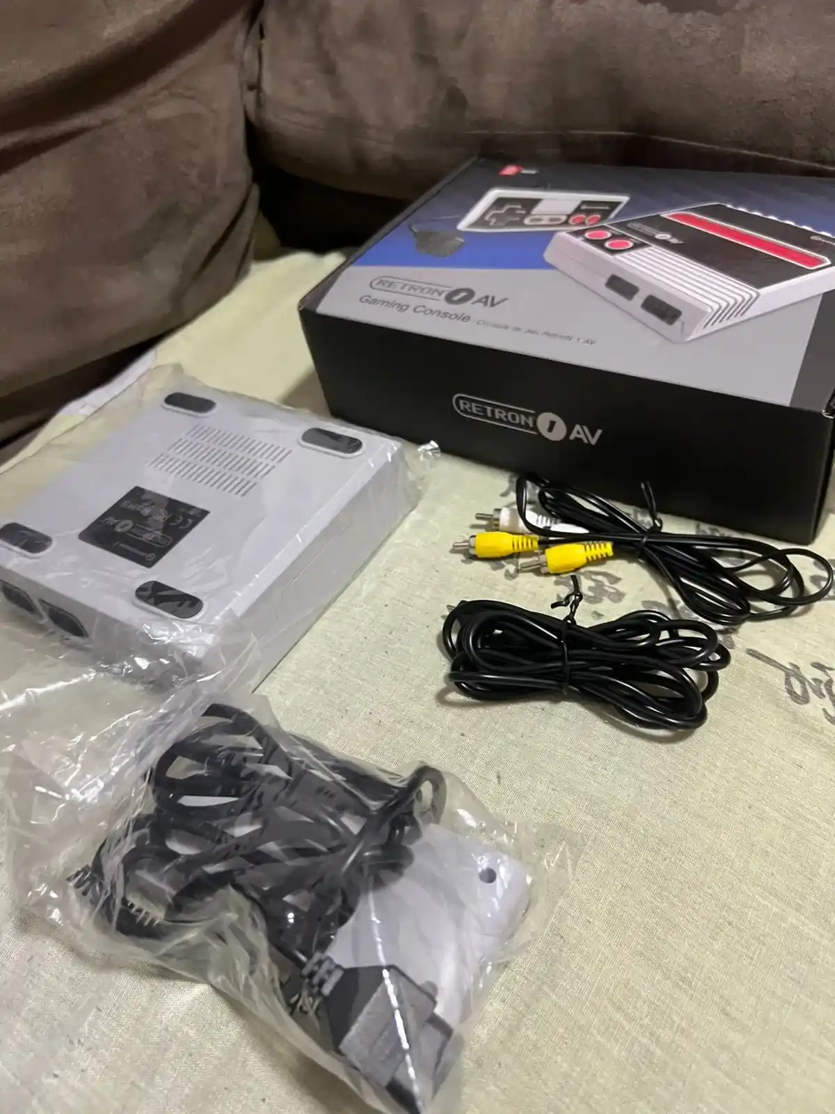 CB/ Edmais / RETRON 1 AV (NINTENDINHO) 138,00 SEGUIDOS DE 11,00