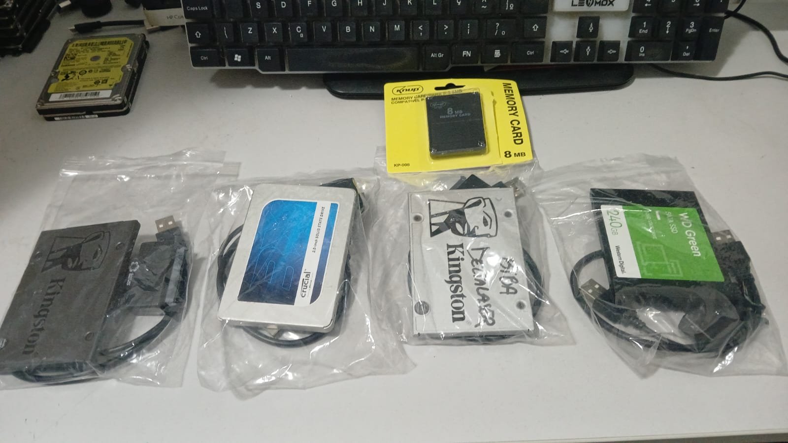 CL/ kevogames /4 SSD + CABOS SATA 2.0 C\ JOGOS PS2, 128,00 SEGUIDOS 28,00