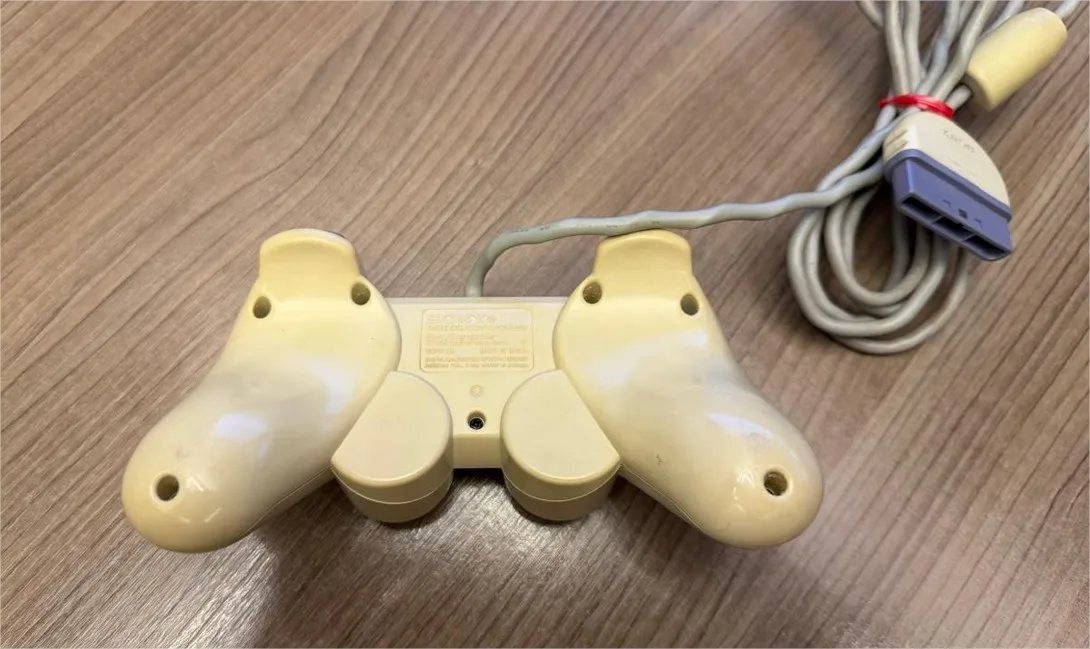 R9/ Valdenir Polaco /ORIGINAL CONTROLE PS1 BABY! 59,00 SEGUIDOS DE 8,00