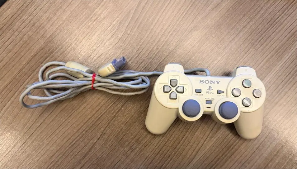 R9/ Valdenir Polaco /ORIGINAL CONTROLE PS1 BABY! 59,00 SEGUIDOS DE 8,00