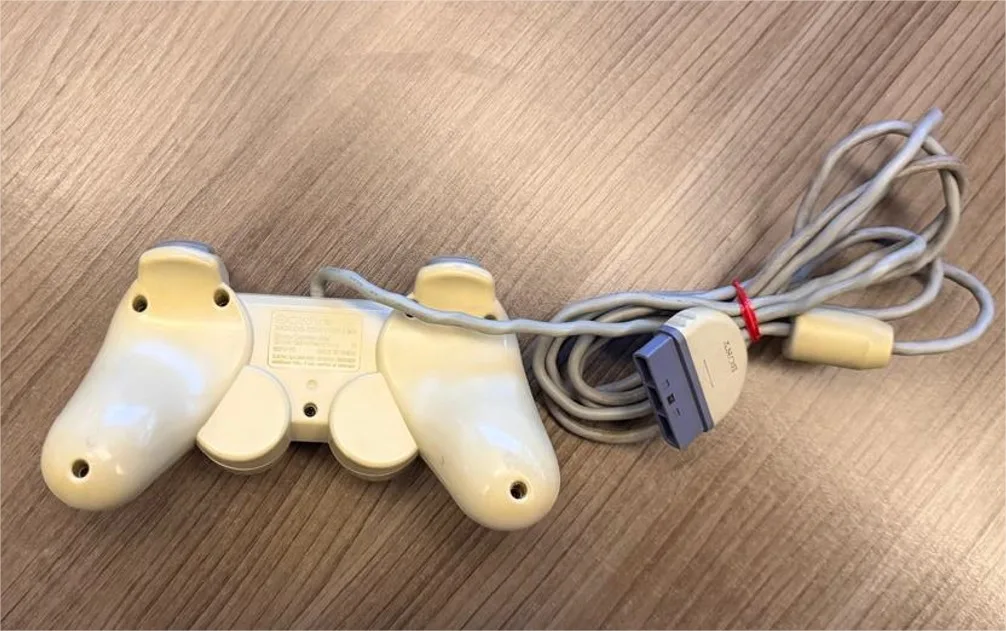 R9/ Valdenir Polaco /ORIGINAL CONTROLE PS1 BABY! 59,00 SEGUIDOS DE 8,00