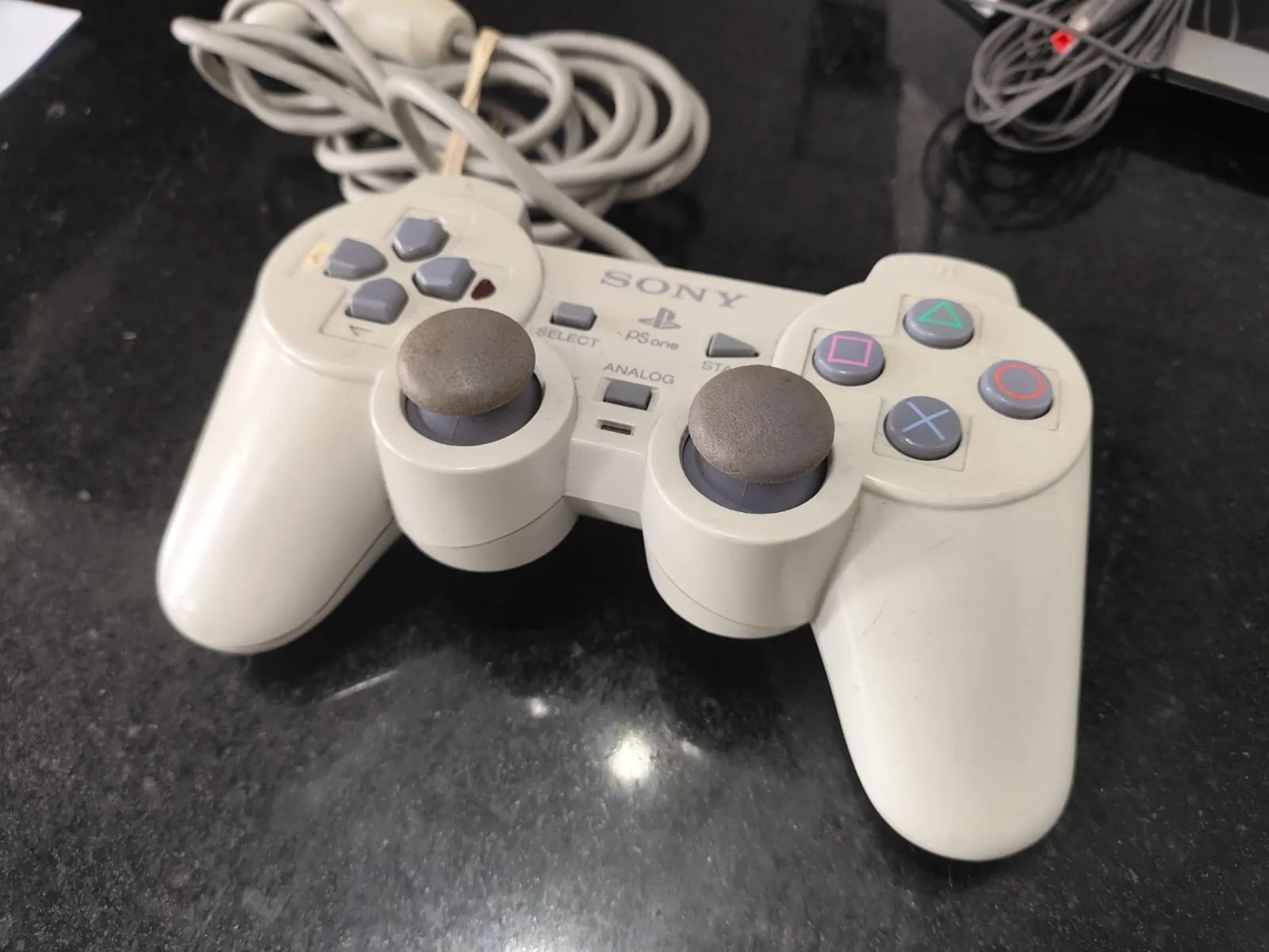 WA/ Leo sandi /CONTROLE ORIGINAL. PS1. 41,00 SEGUIDOS DE 7,00