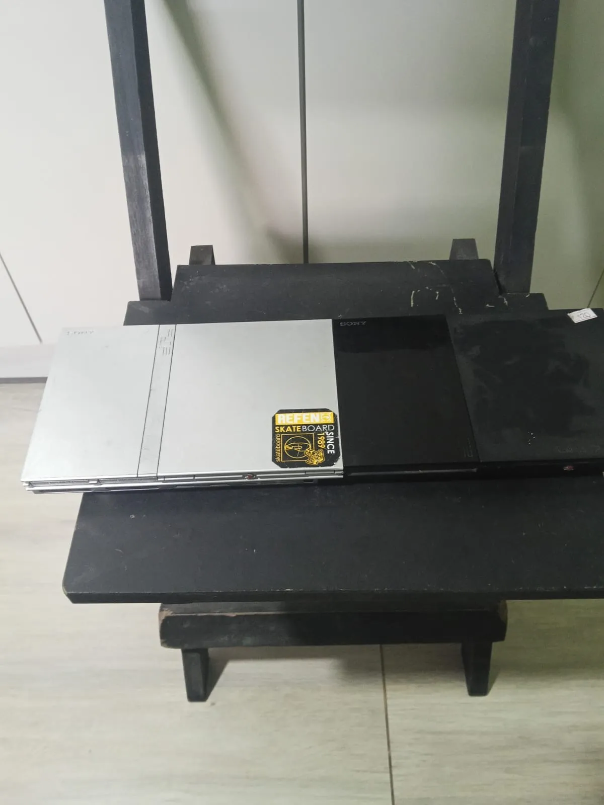 TA/ D***el / 2 CONSOLES SONY PS2, UM É SILVER  89,00 SEGUIDOS DE 12,00