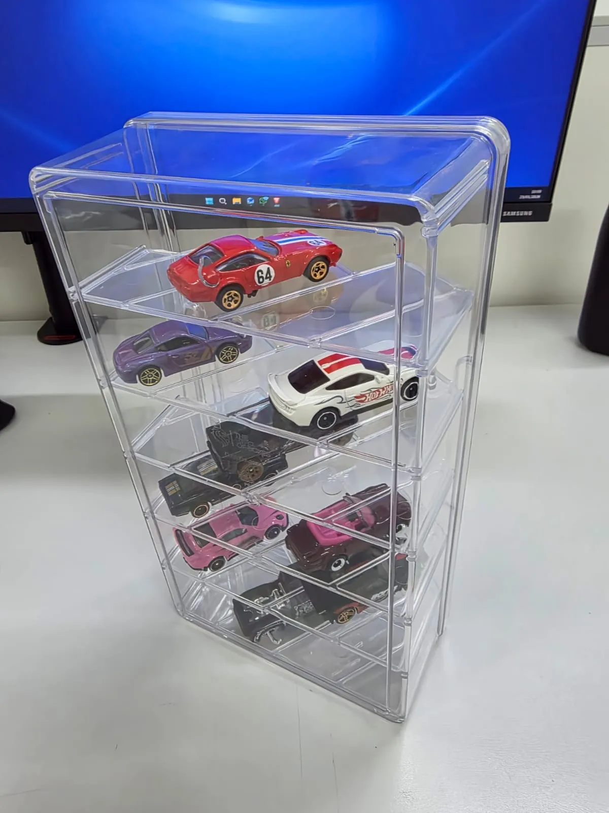 BG/ Arthur Coutinho Cunha /EXPOSITOR ACRÍLICO HOTWHEELS. 49,00 SEGUIDOS DE 9,00