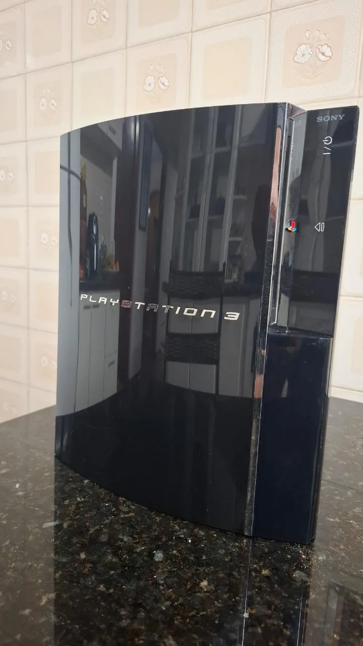 RA/ G***um /MAIS UM PS3 FAT! MODELO 4 USBS!  77,00 SEGUIDOS DE 12,00