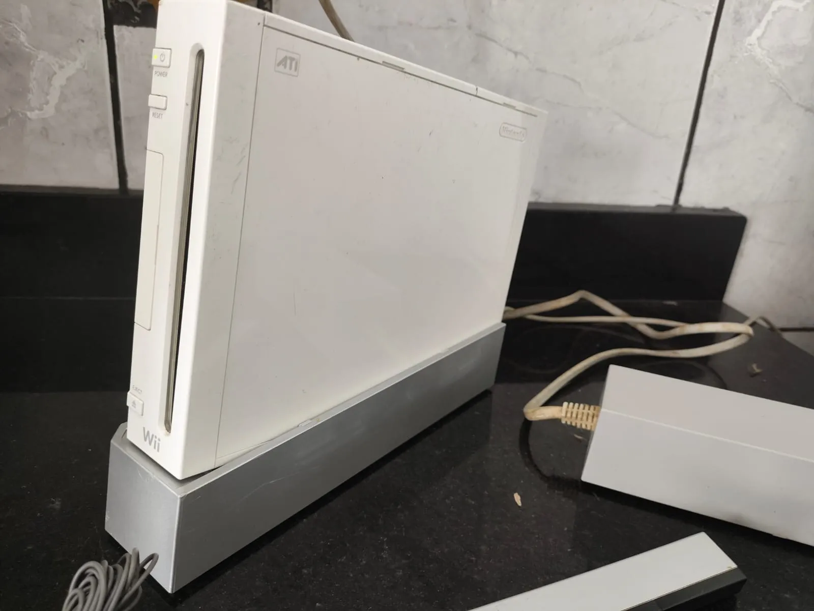 WA/ Isawue /LINDO CONSOLE NINTENDO WII.   77,00 SEGUIDOS DE 12,00