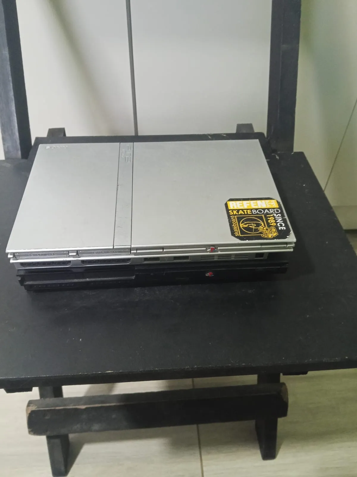 TA/ D***el / 2 CONSOLES SONY PS2, UM É SILVER  89,00 SEGUIDOS DE 12,00