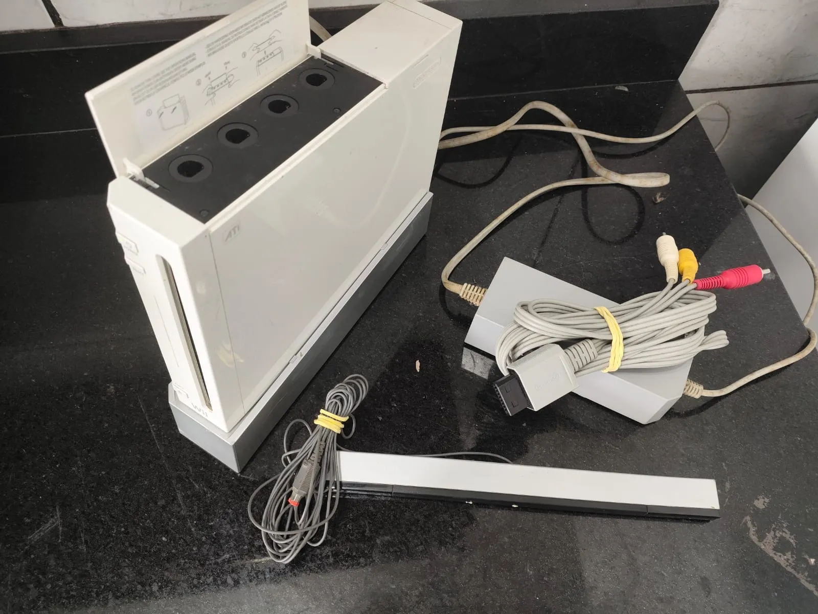 WA/ Isawue /LINDO CONSOLE NINTENDO WII.   77,00 SEGUIDOS DE 12,00